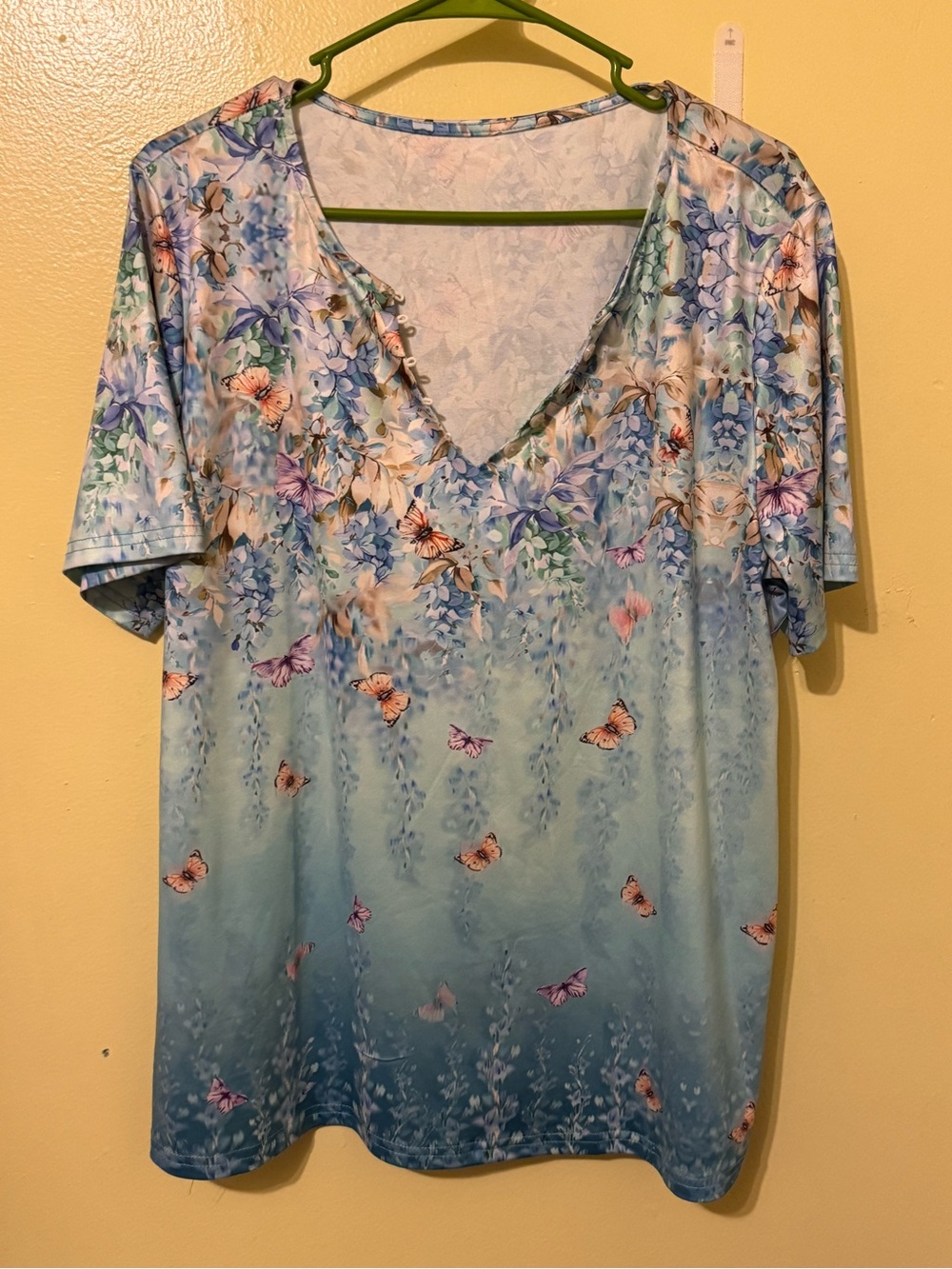 Floral Butterfly V-Neck Short Sleeve Top - Light Blue